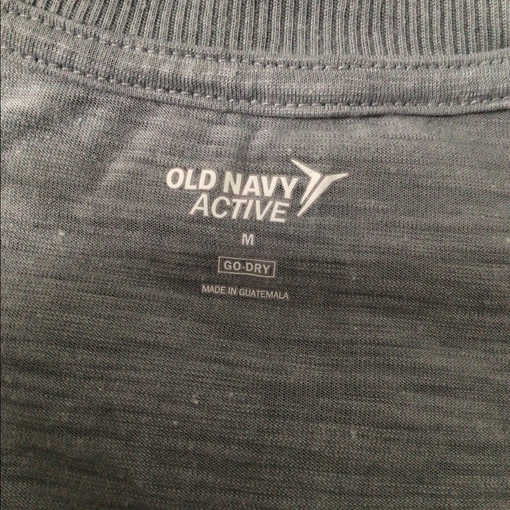 Workout top - Picture 2 of 3